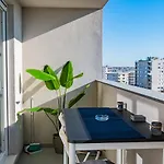 Flexible Selfcheckins 30 - Zagreb - Garage - Electric Vehicle Ccharger - Big Loggia - New - Apartments Repinc 30